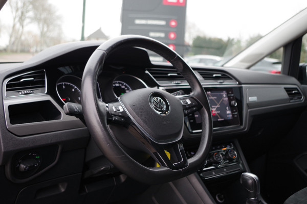 Volkswagen Touran 1.6 TDI Automaat 116 PK SCR Comfortline BNS, Trekhaak, Adap. Cruise Control, Massage, Camera