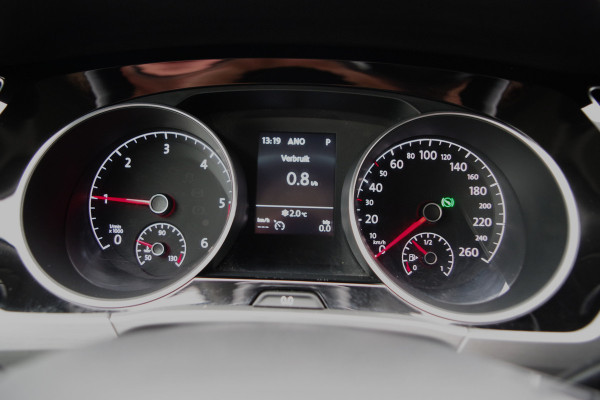 Volkswagen Touran 1.6 TDI Automaat 116 PK SCR Comfortline BNS, Trekhaak, Adap. Cruise Control, Massage, Camera