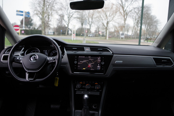 Volkswagen Touran 1.6 TDI Automaat 116 PK SCR Comfortline BNS, Trekhaak, Adap. Cruise Control, Massage, Camera