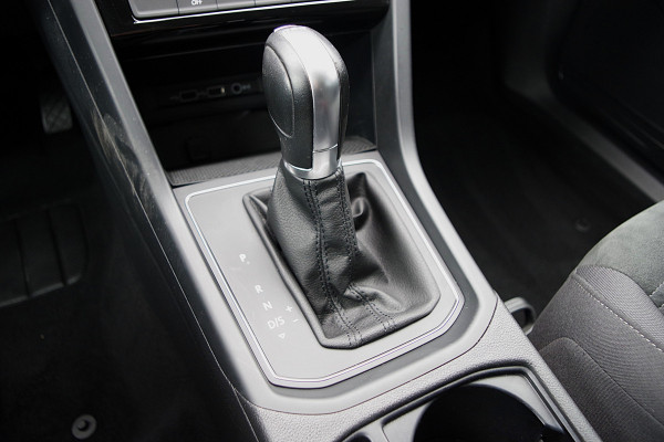 Volkswagen Touran 1.6 TDI Automaat 116 PK SCR Comfortline BNS, Trekhaak, Adap. Cruise Control, Massage, Camera