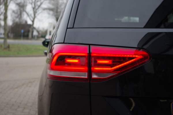 Volkswagen Touran 1.6 TDI Automaat 116 PK SCR Comfortline BNS, Trekhaak, Adap. Cruise Control, Massage, Camera