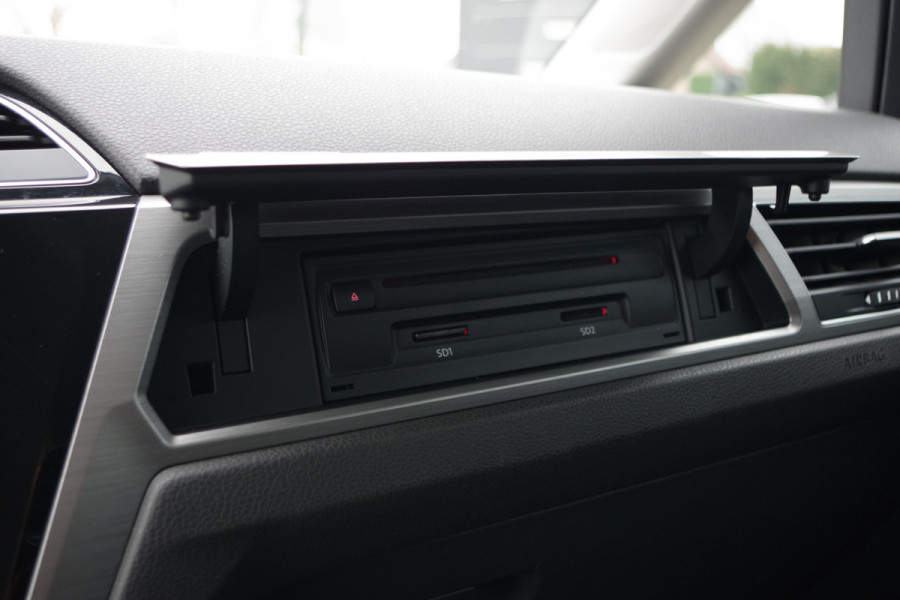 Volkswagen Touran 1.6 TDI Automaat 116 PK SCR Comfortline BNS, Trekhaak, Adap. Cruise Control, Massage, Camera