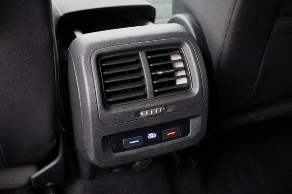 Volkswagen Touran 1.6 TDI Automaat 116 PK SCR Comfortline BNS, Trekhaak, Adap. Cruise Control, Massage, Camera