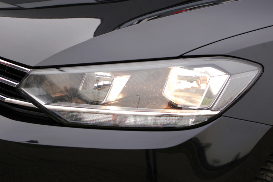 Volkswagen Touran 1.6 TDI Automaat 116 PK SCR Comfortline BNS, Trekhaak, Adap. Cruise Control, Massage, Camera