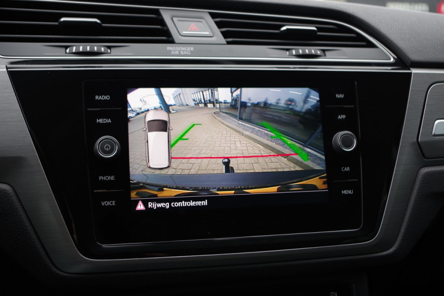 Volkswagen Touran 1.6 TDI Automaat 116 PK SCR Comfortline BNS, Trekhaak, Adap. Cruise Control, Massage, Camera