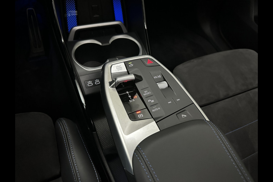 BMW X1 18i M-Sport Performance-Pack | Panorama | Sportstoelen | Carbon | Keyless-Entry | Sfeerverlichting | Achteruitrij-Camera | 5x op voorraad | Carplay | Full-LED | Black-Optic | Getint Glas | Stoelverwarming | Draadloos Laden |