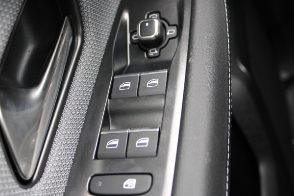 Opel Grandland 1.6 Turbo Plug-in-Hybrid Ultimate | Panoramadak | Trekhaak | Head-Up | FOCAL