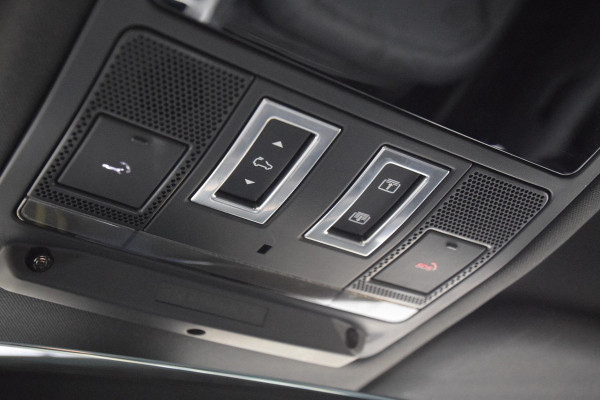 Land Rover Defender D250 110 MHEV X-Dynamic SE | Grijs kenteken | Trekhaak | Luchtvering