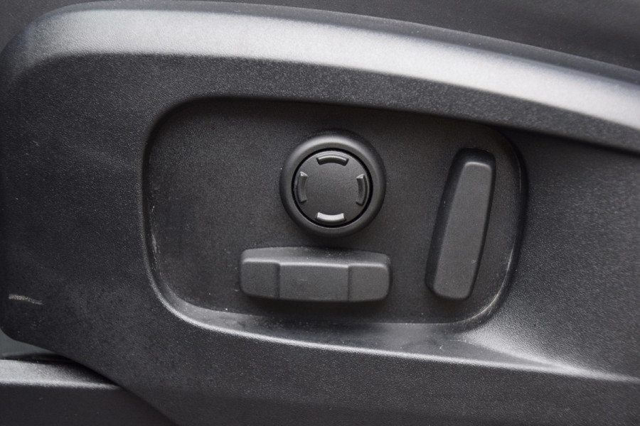 Land Rover Defender D250 110 MHEV X-Dynamic SE | Grijs kenteken | Trekhaak | Luchtvering