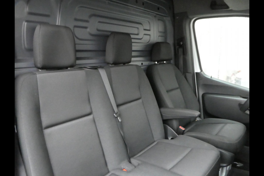 Mercedes-Benz Sprinter 215 CDI L2H2 Airco, Camera, Navigatie ,Trekhaak ,3-Zits.