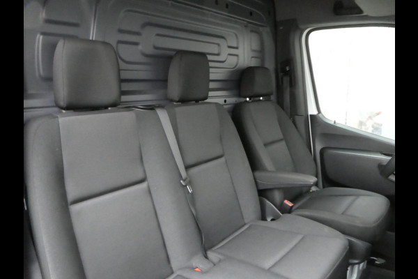Mercedes-Benz Sprinter 215 CDI L2H2 Airco, Camera, Navigatie ,Trekhaak ,3-Zits.