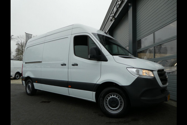 Mercedes-Benz Sprinter 215 CDI L2H2 Airco, Camera, Navigatie ,Trekhaak ,3-Zits.