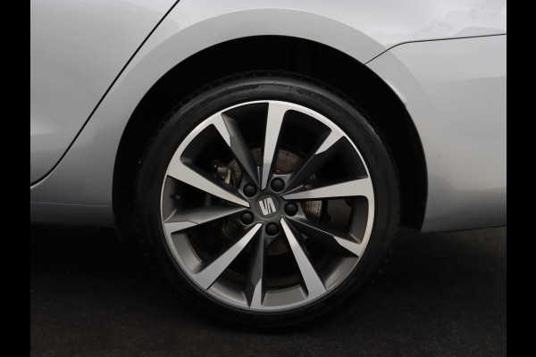 Seat Leon 1.4 e-Hybrid FR Business | Trekhaak | Stoelverwarming | Camera | Adaptive cruise | Full LED | Sportstoelen | Park Assist | Sfeerverlichting | Stuurverwarming | PHEV | Plug In