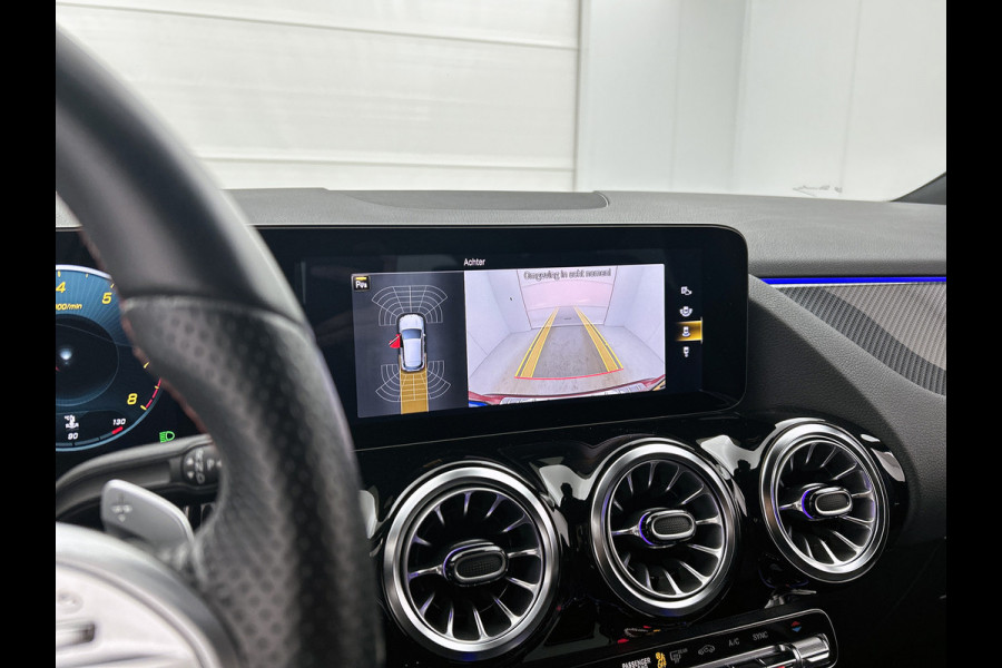 Mercedes-Benz GLA 200 Business Solution AMG 5 spaaks lichtmetalen velgen | Navigatie | MBUX wide screen | Parking support met camera achter | Trekhaak | Inclusief 24 maanden MB Certified garantie voor Europa.