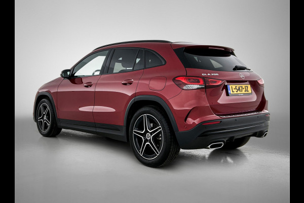Mercedes-Benz GLA 200 Business Solution AMG 5 spaaks lichtmetalen velgen | Navigatie | MBUX wide screen | Parking support met camera achter | Trekhaak | Inclusief 24 maanden MB Certified garantie voor Europa.