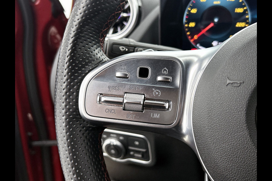 Mercedes-Benz GLA 200 Business Solution AMG 5 spaaks lichtmetalen velgen | Navigatie | MBUX wide screen | Parking support met camera achter | Trekhaak | Inclusief 24 maanden MB Certified garantie voor Europa.