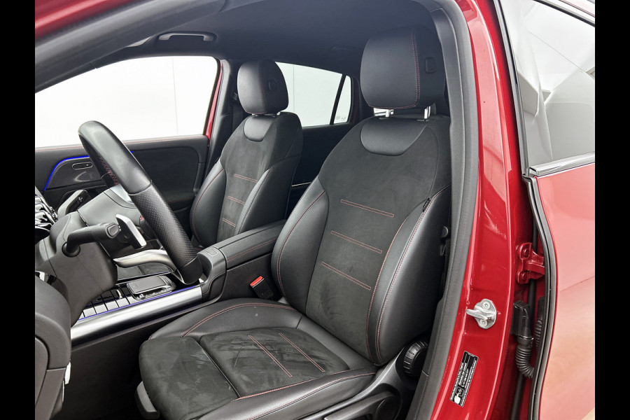 Mercedes-Benz GLA 200 Business Solution AMG 5 spaaks lichtmetalen velgen | Navigatie | MBUX wide screen | Parking support met camera achter | Trekhaak | Inclusief 24 maanden MB Certified garantie voor Europa.