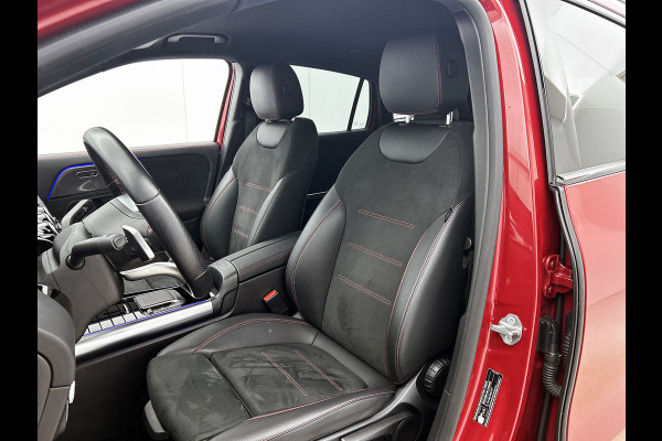 Mercedes-Benz GLA 200 Business Solution AMG 5 spaaks lichtmetalen velgen | Navigatie | MBUX wide screen | Parking support met camera achter | Trekhaak | Inclusief 24 maanden MB Certified garantie voor Europa.