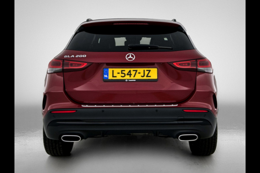 Mercedes-Benz GLA 200 Business Solution AMG 5 spaaks lichtmetalen velgen | Navigatie | MBUX wide screen | Parking support met camera achter | Trekhaak | Inclusief 24 maanden MB Certified garantie voor Europa.