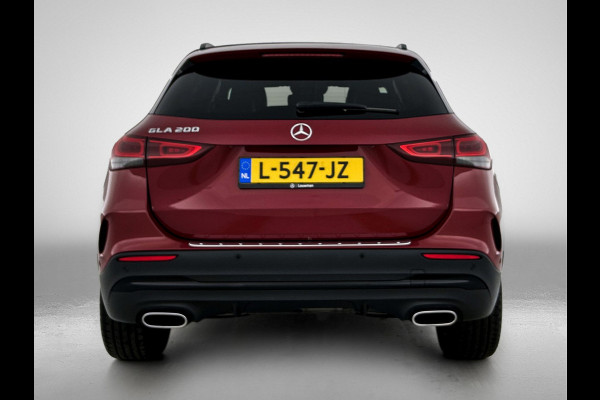 Mercedes-Benz GLA 200 Business Solution AMG 5 spaaks lichtmetalen velgen | Navigatie | MBUX wide screen | Parking support met camera achter | Trekhaak | Inclusief 24 maanden MB Certified garantie voor Europa.