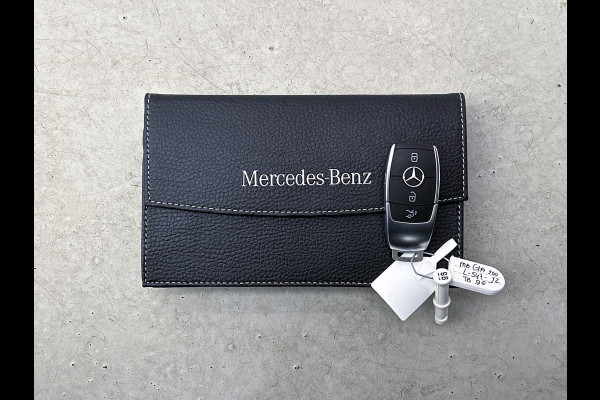Mercedes-Benz GLA 200 Business Solution AMG 5 spaaks lichtmetalen velgen | Navigatie | MBUX wide screen | Parking support met camera achter | Trekhaak | Inclusief 24 maanden MB Certified garantie voor Europa.