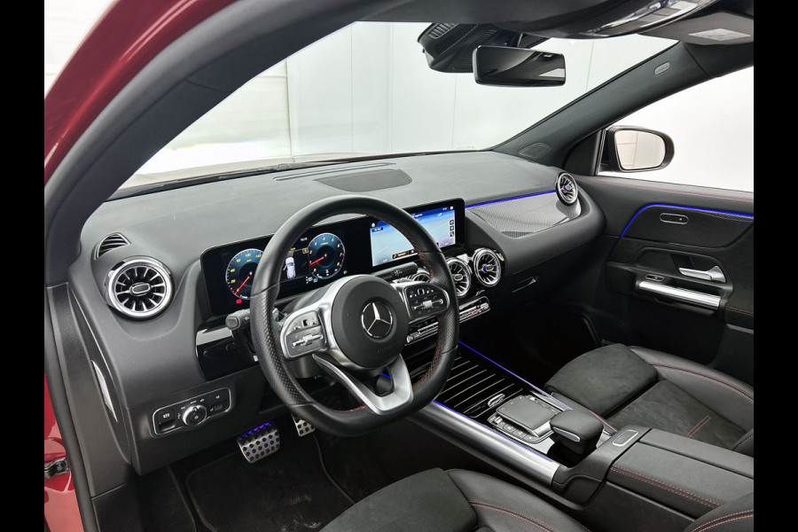 Mercedes-Benz GLA 200 Business Solution AMG 5 spaaks lichtmetalen velgen | Navigatie | MBUX wide screen | Parking support met camera achter | Trekhaak | Inclusief 24 maanden MB Certified garantie voor Europa.