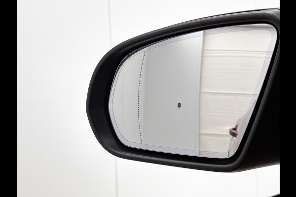 Mercedes-Benz GLA 200 Business Solution AMG 5 spaaks lichtmetalen velgen | Navigatie | MBUX wide screen | Parking support met camera achter | Trekhaak | Inclusief 24 maanden MB Certified garantie voor Europa.