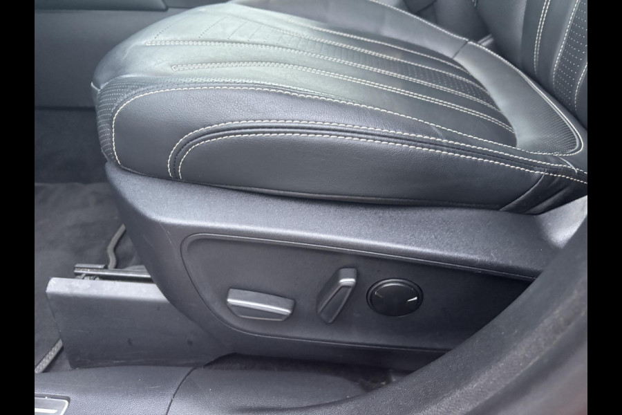 Ford Kuga 2.5 PHEV Vignale 225pk | Wegklapbare trekhaak | Panoramadak | Head-up display | Adaptieve Cruise | Winterpack | Elek Achterklep