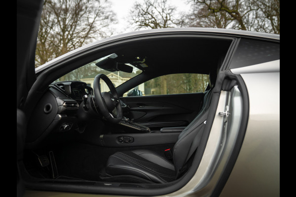 Aston Martin Vantage 4.0 V8 | Full carbon! | Aluminite Silver | Stoelventilatie