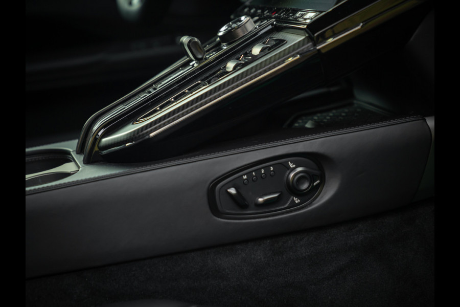 Aston Martin Vantage 4.0 V8 | Full carbon! | Aluminite Silver | Stoelventilatie