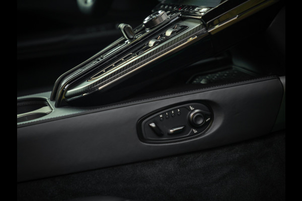 Aston Martin Vantage 4.0 V8 | Full carbon! | Aluminite Silver | Stoelventilatie