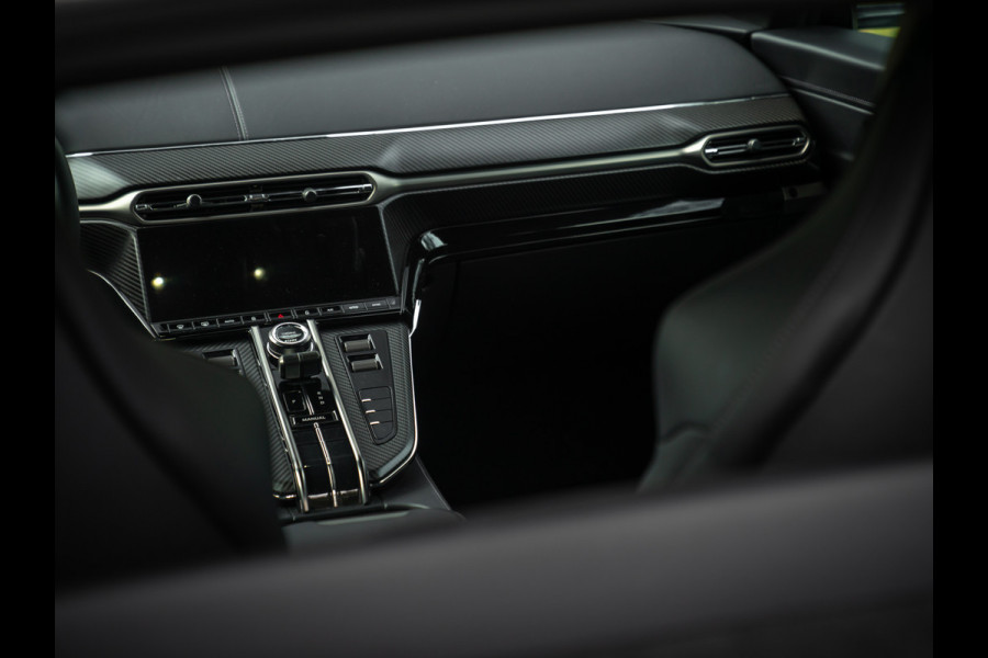 Aston Martin Vantage 4.0 V8 | Full carbon! | Aluminite Silver | Stoelventilatie