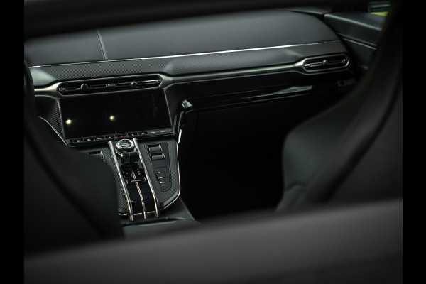 Aston Martin Vantage 4.0 V8 | Full carbon! | Aluminite Silver | Stoelventilatie