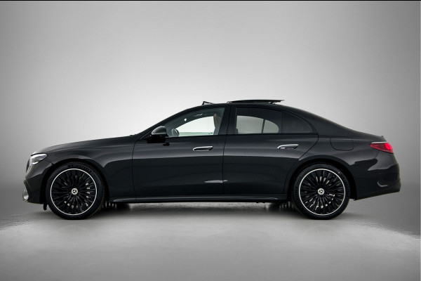 Mercedes-Benz E-Klasse 400 e 4MATIC AMG Line Panoramadak, hyperscreen, head up display, multispaaks Inclusief 24 maanden MB Certified garantie voor Europa.