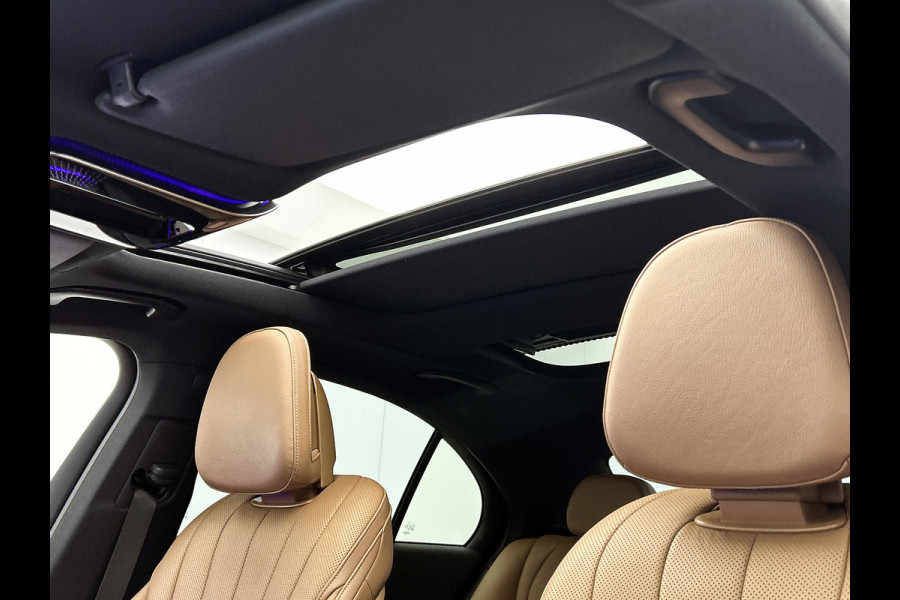 Mercedes-Benz E-Klasse 400 e 4MATIC AMG Line Panoramadak, hyperscreen, head up display, multispaaks Inclusief 24 maanden MB Certified garantie voor Europa.