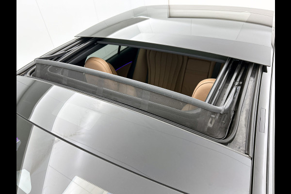 Mercedes-Benz E-Klasse 400 e 4MATIC AMG Line Panoramadak, hyperscreen, head up display, multispaaks Inclusief 24 maanden MB Certified garantie voor Europa.