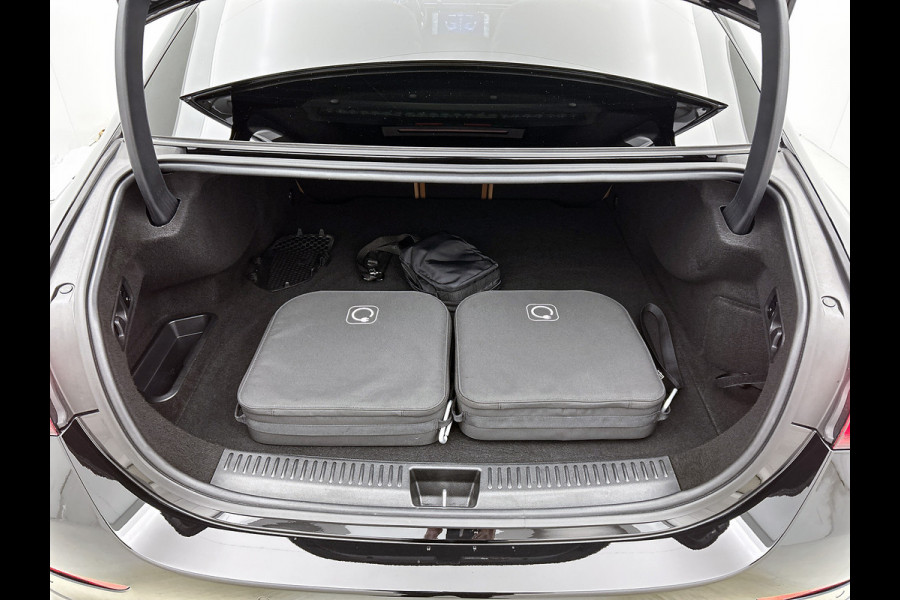 Mercedes-Benz E-Klasse 400 e 4MATIC AMG Line Panoramadak, hyperscreen, head up display, multispaaks Inclusief 24 maanden MB Certified garantie voor Europa.