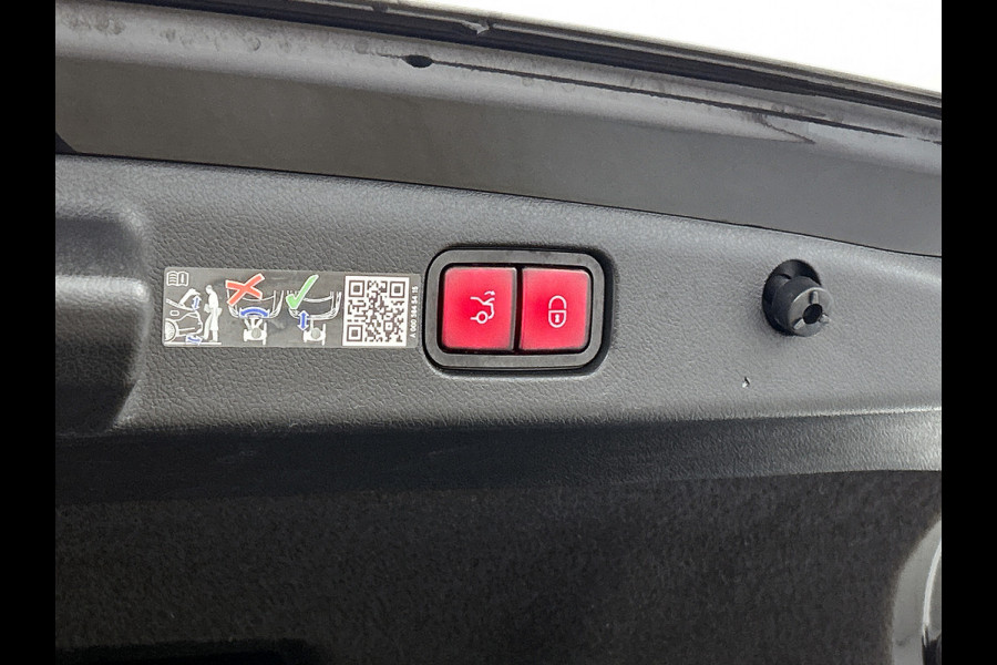 Mercedes-Benz E-Klasse 400 e 4MATIC AMG Line Panoramadak, hyperscreen, head up display, multispaaks Inclusief 24 maanden MB Certified garantie voor Europa.