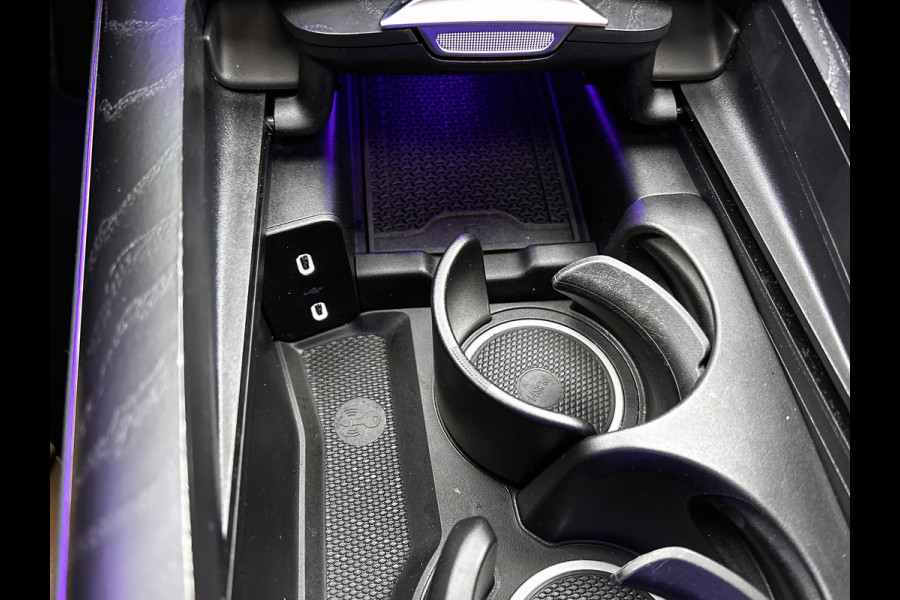 Mercedes-Benz E-Klasse 400 e 4MATIC AMG Line Panoramadak, hyperscreen, head up display, multispaaks Inclusief 24 maanden MB Certified garantie voor Europa.