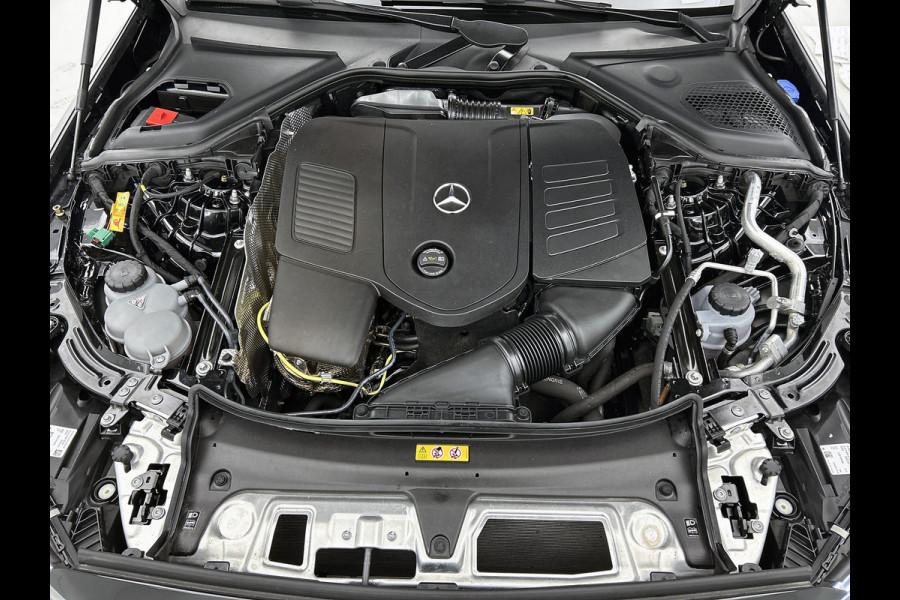 Mercedes-Benz E-Klasse 400 e 4MATIC AMG Line Panoramadak, hyperscreen, head up display, multispaaks Inclusief 24 maanden MB Certified garantie voor Europa.