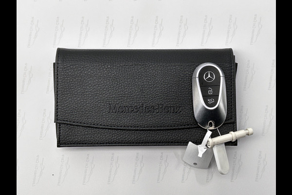 Mercedes-Benz E-Klasse 400 e 4MATIC AMG Line Panoramadak, hyperscreen, head up display, multispaaks Inclusief 24 maanden MB Certified garantie voor Europa.