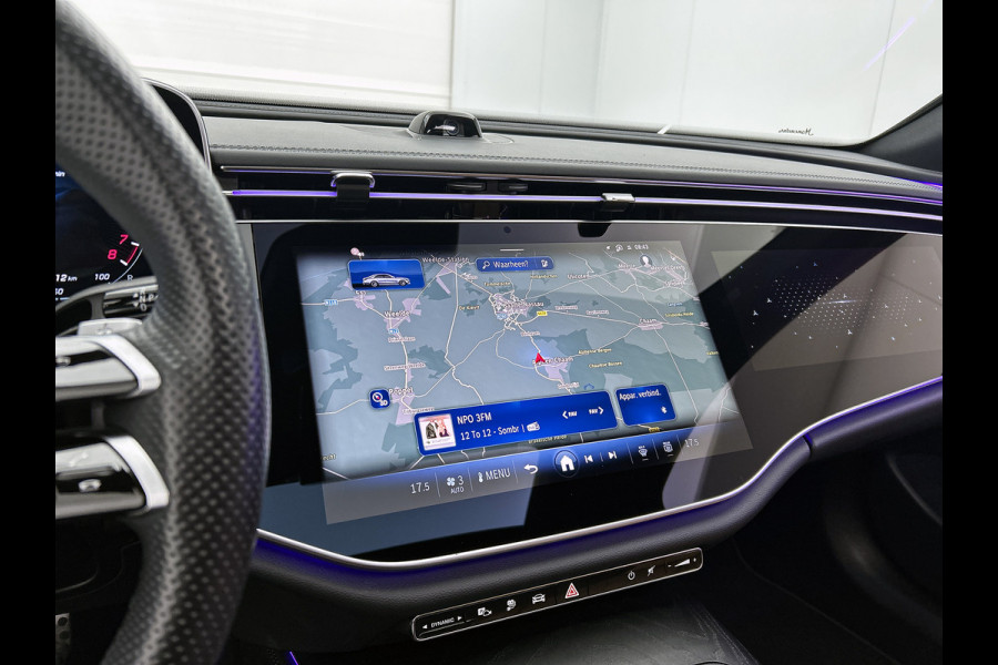 Mercedes-Benz E-Klasse 400 e 4MATIC AMG Line Panoramadak, hyperscreen, head up display, multispaaks Inclusief 24 maanden MB Certified garantie voor Europa.