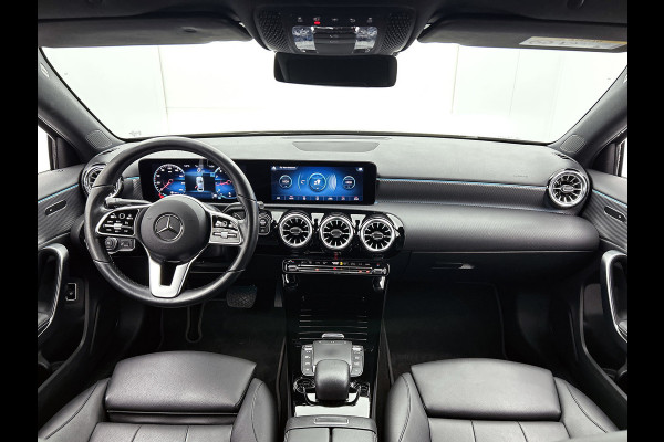 Mercedes-Benz A-Klasse 180 Business Solution Luxury (SFEERVERLICHTING, STOELVERWARMING, LEER, LED, GOED ONDERHOUDEN, 1e EIGENAAR)