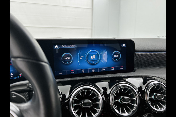 Mercedes-Benz A-Klasse 180 Business Solution Luxury (SFEERVERLICHTING, STOELVERWARMING, LEER, LED, GOED ONDERHOUDEN, 1e EIGENAAR)