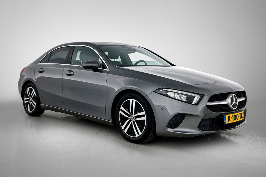 Mercedes-Benz A-Klasse 180 Business Solution Luxury (SFEERVERLICHTING, STOELVERWARMING, LEER, LED, GOED ONDERHOUDEN, 1e EIGENAAR)