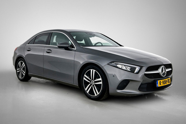 Mercedes-Benz A-Klasse 180 Business Solution Luxury (SFEERVERLICHTING, STOELVERWARMING, LEER, LED, GOED ONDERHOUDEN, 1e EIGENAAR)
