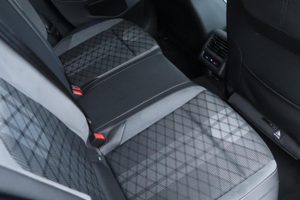 Volkswagen Golf 1.5 eTSI R-Line | 3X R-Line | PANO | IQ.Light | VOL!