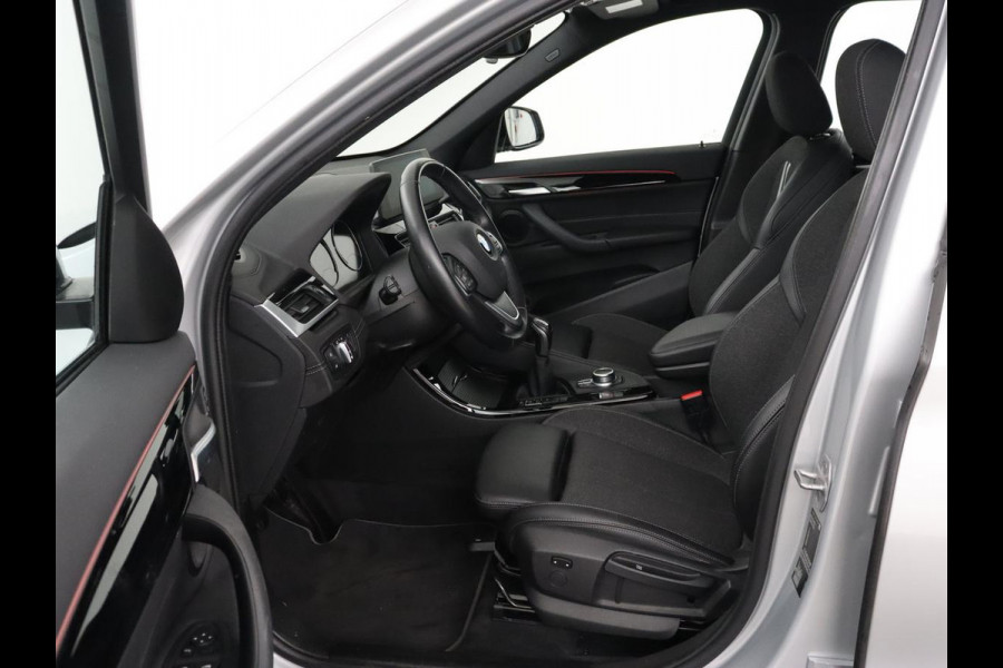 BMW X1 sDrive18i Executive Edition | Sport Line | Head-Up | Camera | Sportstoelen | Half leder | Full LED | Navigatie | Park Assist | Safety Pack | Climate control | Cruise control | DAB