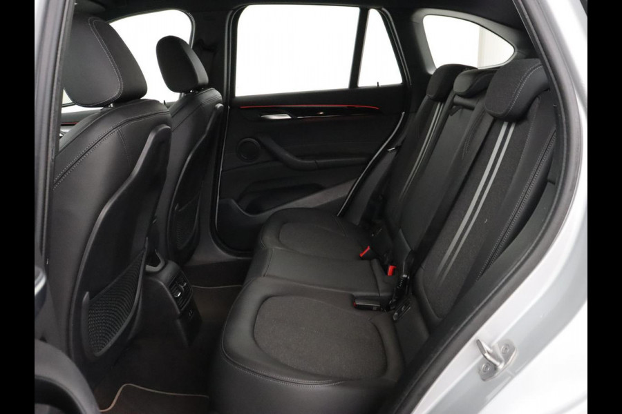 BMW X1 sDrive18i Executive Edition | Sport Line | Head-Up | Camera | Sportstoelen | Half leder | Full LED | Navigatie | Park Assist | Safety Pack | Climate control | Cruise control | DAB