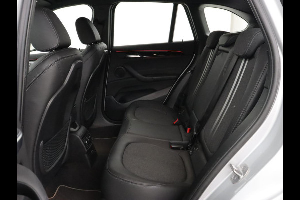 BMW X1 sDrive18i Executive Edition | Sport Line | Head-Up | Camera | Sportstoelen | Half leder | Full LED | Navigatie | Park Assist | Safety Pack | Climate control | Cruise control | DAB